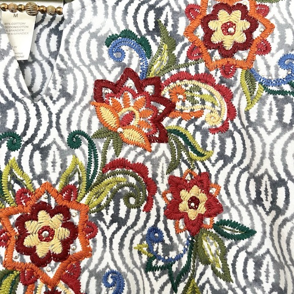 Alfred Dunner Womens Knit Top M Floral Embroidered Beaded 3/4 Sleeve Split Neck - Picture 5 of 9